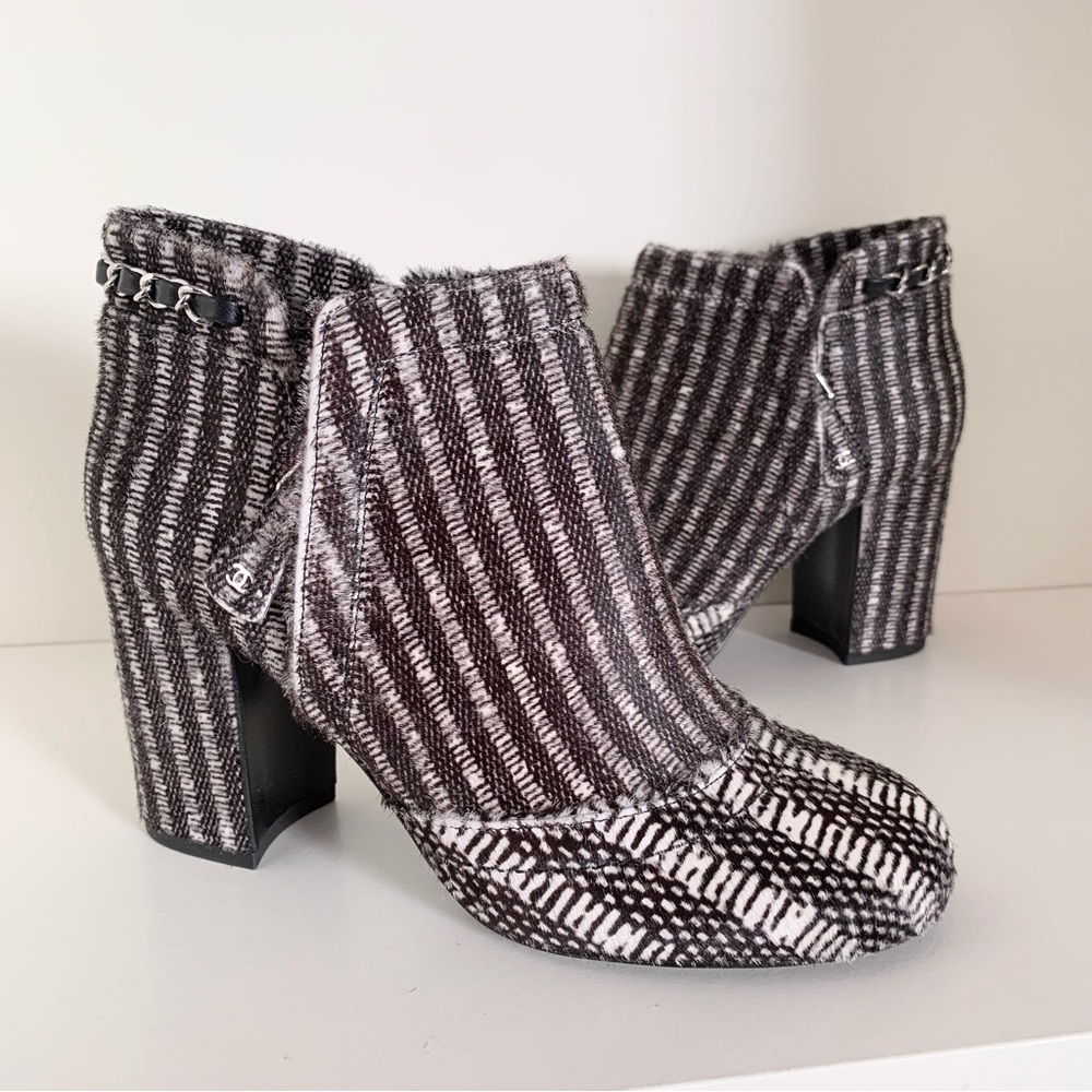Chanel pony hair chain logo zipper booties - Picture 5 of 16